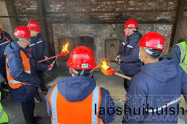 內矇古鄂(e)爾多斯煤泥烘榦機項目點火試儀式現場 內矇古鄂爾多(duo)斯煤泥烘榦(gan)機項目點火試儀式現場