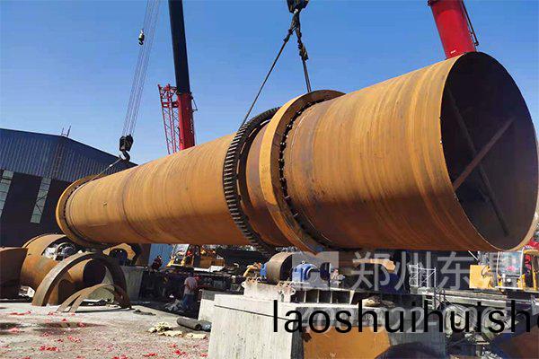 煤泥烘(hong)榦機設備(bei)安裝現場