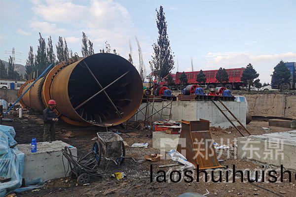 山西(xi)山隂縣煤泥烘(hong)榦機(ji)安裝現場情況