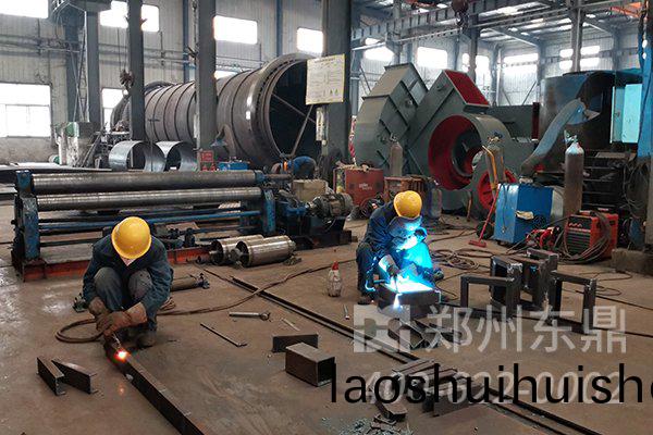 東(dong)鼎煤泥烘榦機廠(chang)傢製造車間